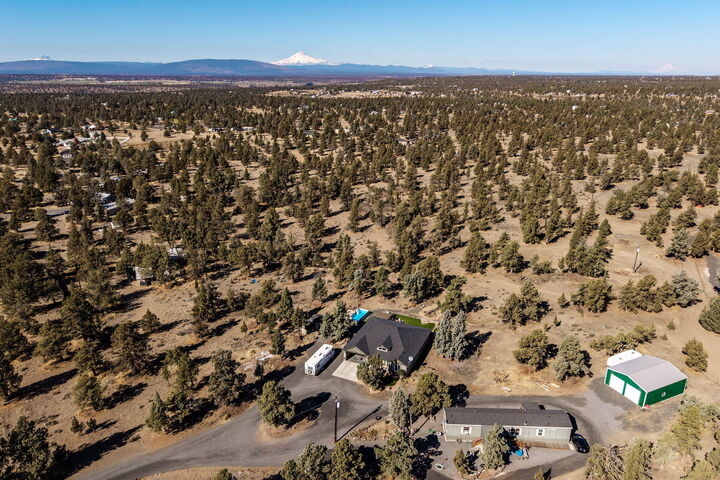 Property Photo: 6490 SW Ermine Road OR 97760