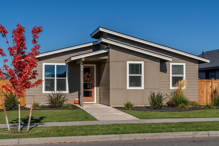 Property Photo:  758 NE Whistle Way  OR 97754 