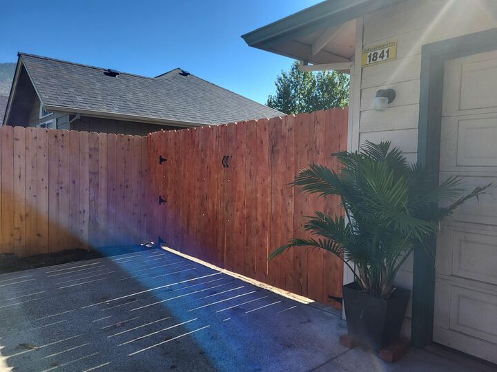 Property Photo:  1841 Cloverlawn Drive  OR 97527 