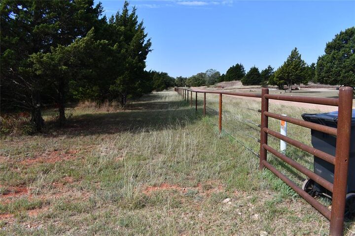 Property Photo: 8351 Hilltop Lane OK 73044
