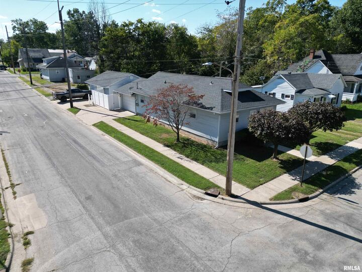 Property Photo:  103 W Park Street  IL 62946 