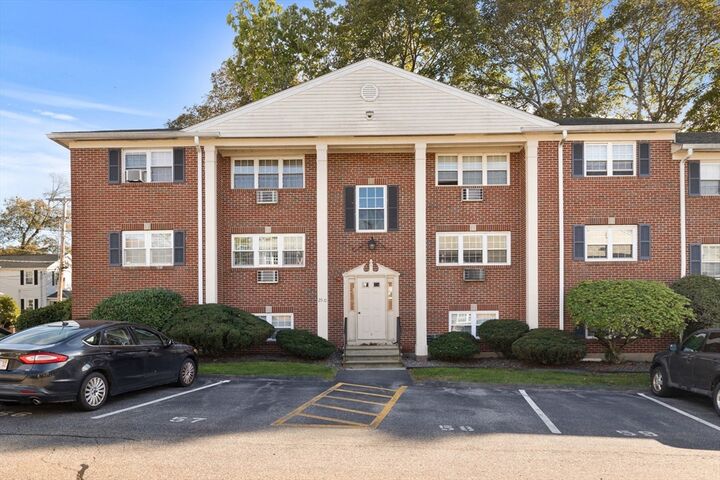 Property Photo:  29 Arlington Road 4  MA 01801 