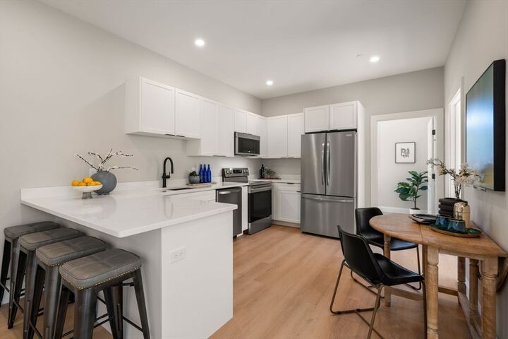 Property Photo:  7 Cross St U102  MA 01887 