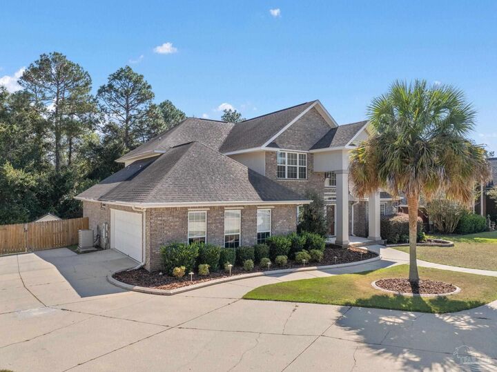 Property Photo: 6034 E Cambridge Way FL 32571