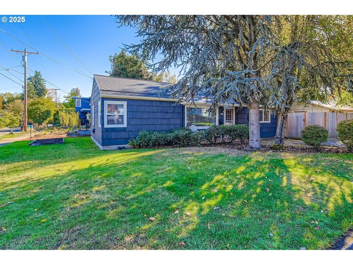 Property Photo:  7956 SE 19th Ave  OR 97202 