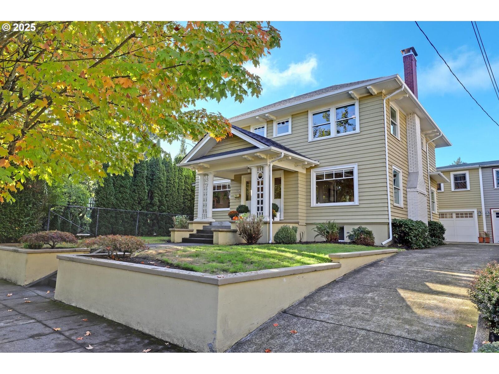 Property Photo: 2704 NE Hamblet St OR 97212