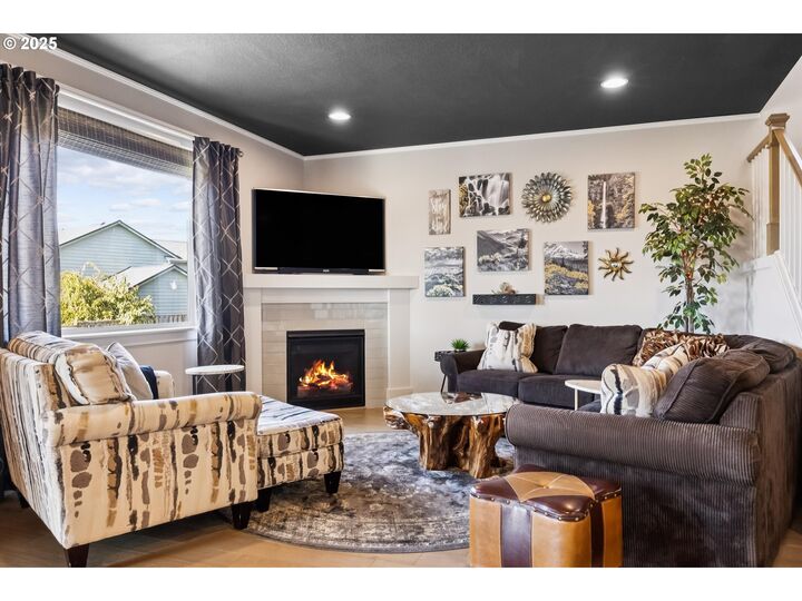 Property Photo: 2440 Heather Way OR 97116