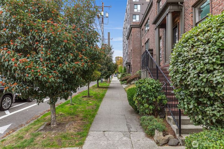 Property Photo: 1136 13th Avenue 305 WA 98112