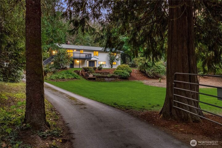 Property Photo: 24601 SE 165th Street WA 98027