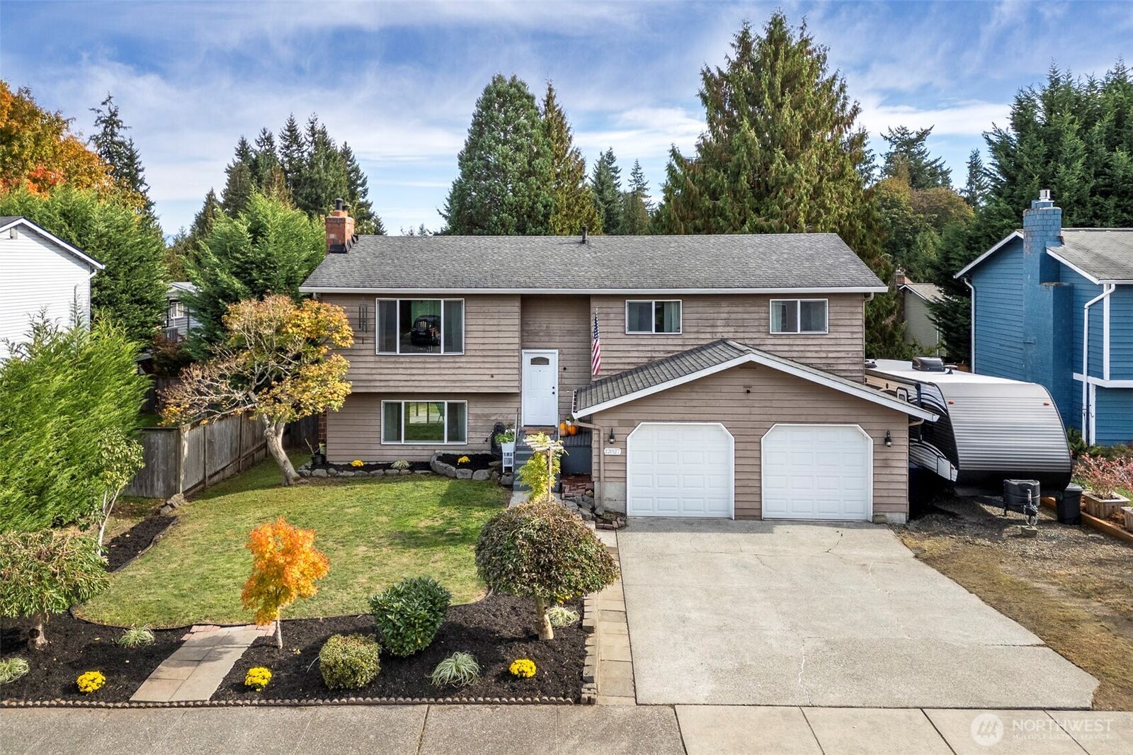 Property Photo: 12827 47th Avenue SE WA 98208
