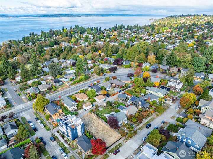 Property Photo:  6539  44th Avenue SW  WA 98136