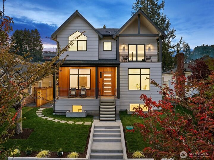 2515  35th Avenue W  Seattle WA 98199 photo