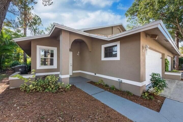 Property Photo:  1025 Staghorn Street Street  FL 33414 