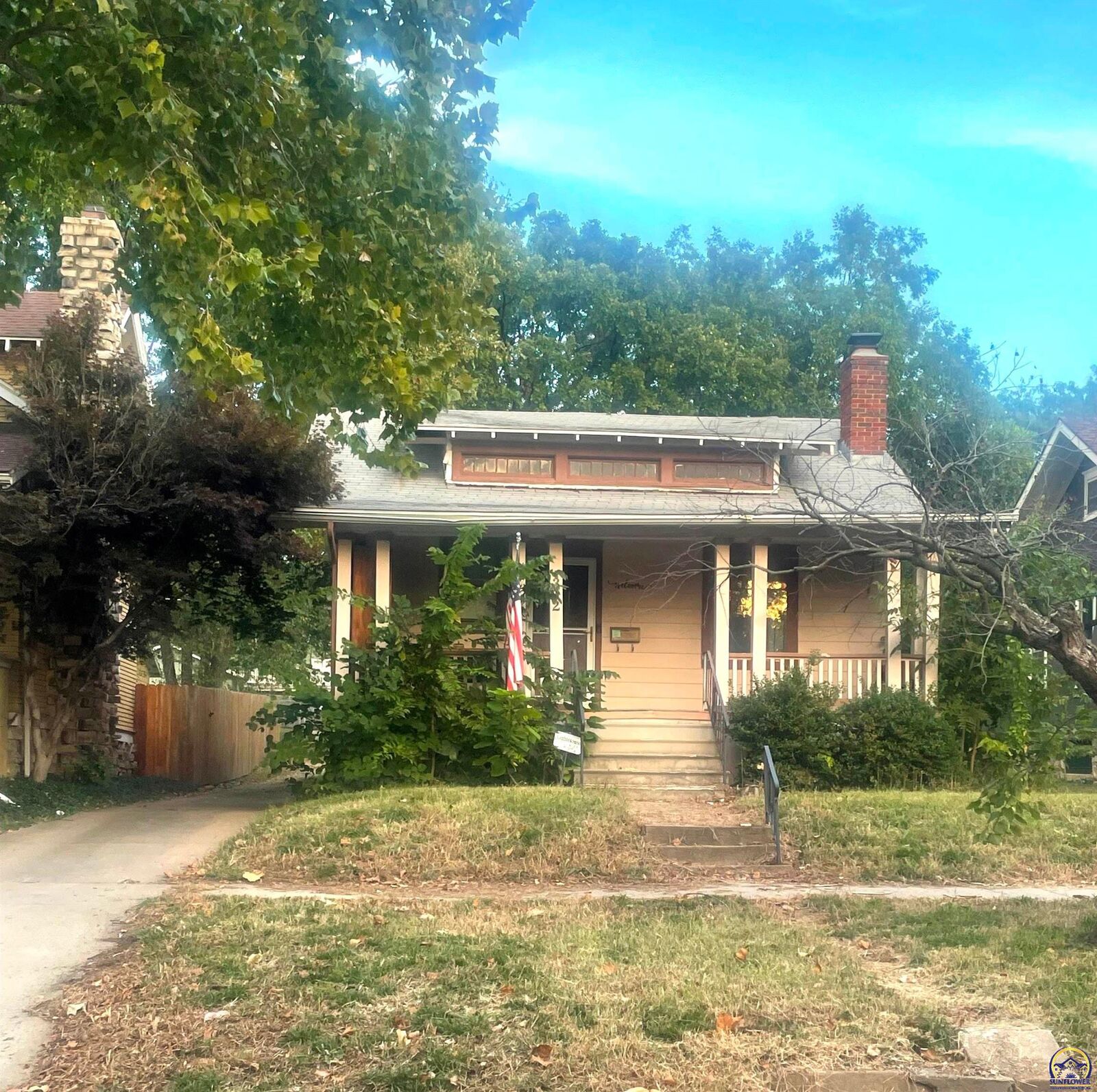 Property Photo:  312 SW Elmwood Ave  KS 66606 