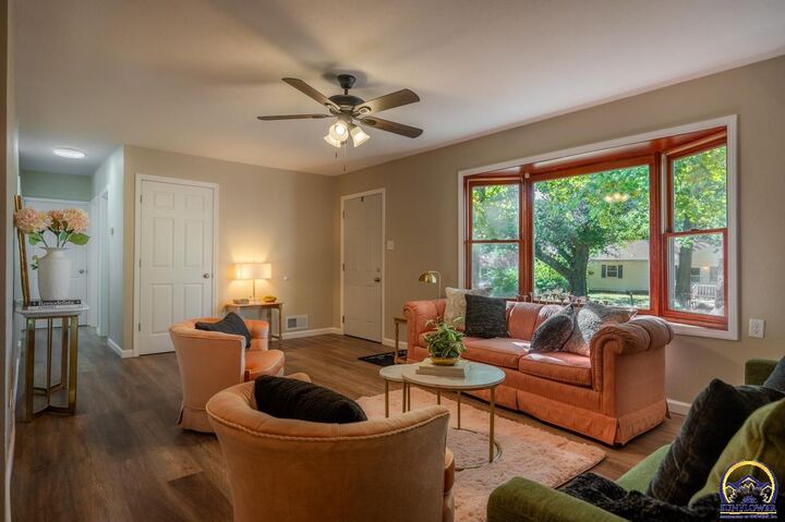 Property Photo: 1306 SW Glendale Dr KS 66604