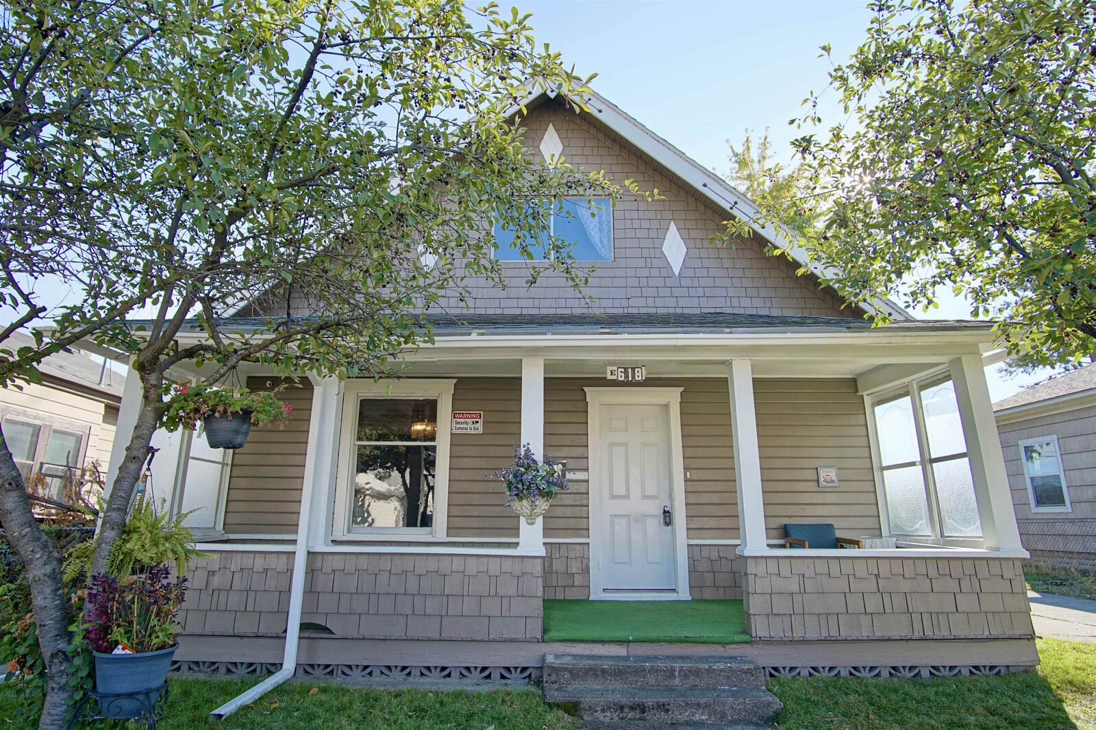 Property Photo: 618 E Broad Ave WA 99207