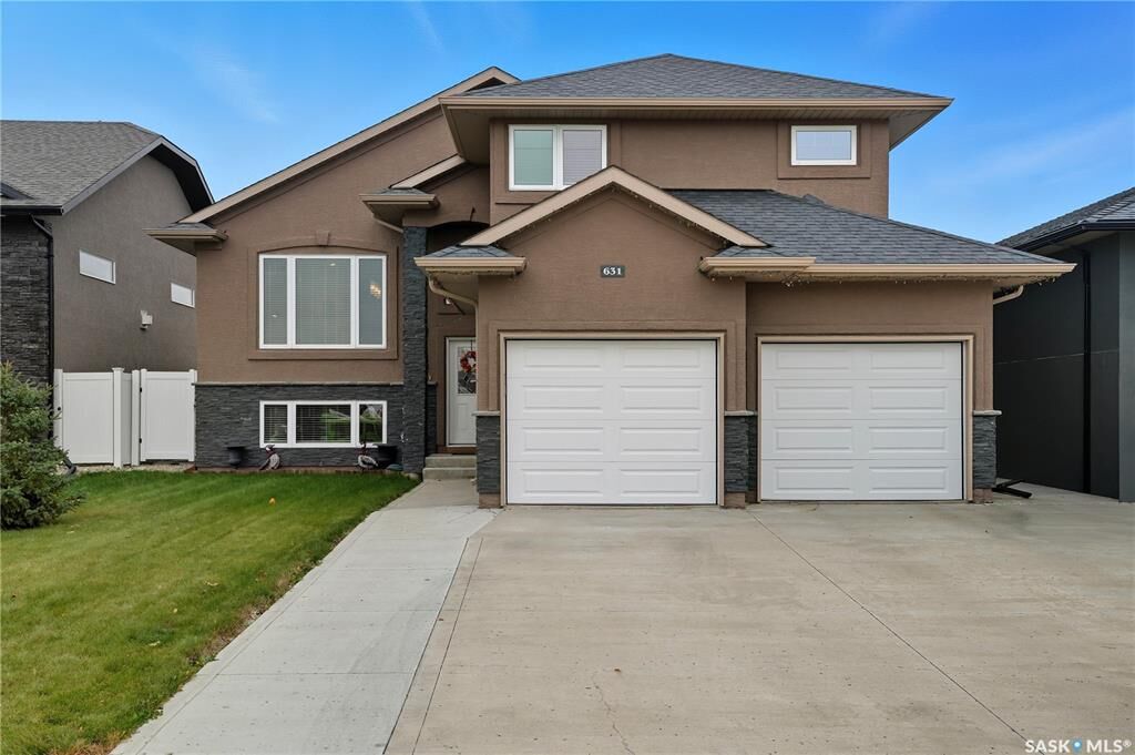Property Photo: 631 Ledingham Crescent SK S7V 0B6