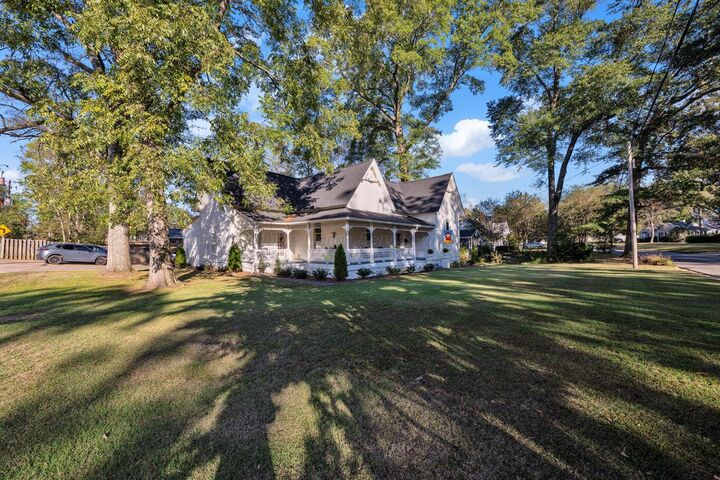 Property Photo: 1112 6th Ave AL 35501