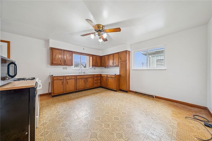 Property Photo: 1202 Dallas Ave PA 15065