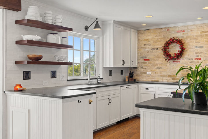 Property Photo: 2103 Doral Drive TX 78746