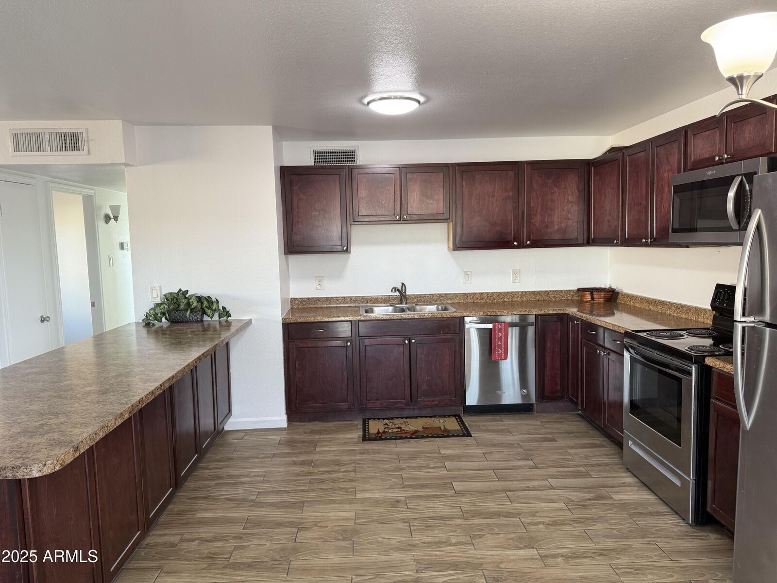 Property Photo: 5234 W Banff Lane AZ 85306