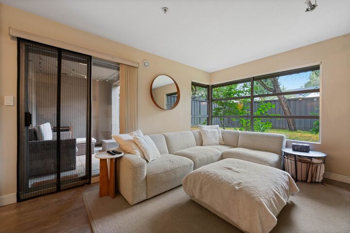 Property Photo: 3083 W 4th Avenue 102 BC V6K 1R5