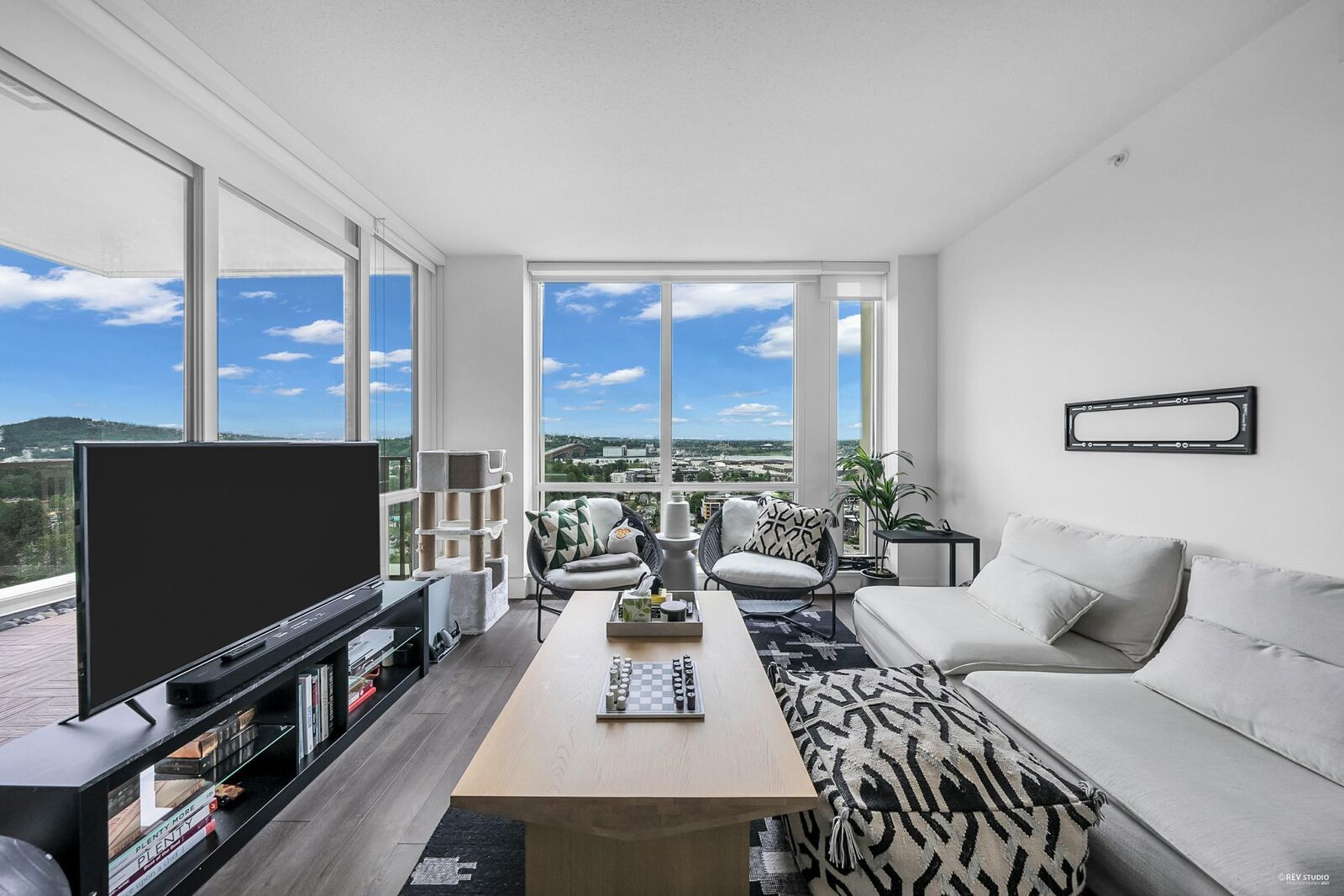 Property Photo: 1550 Fern Street 2104 BC V7J 0A9