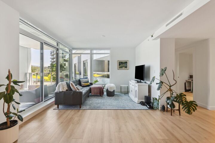 Property Photo: 1500 Fern Street 404 BC V7J 0E6