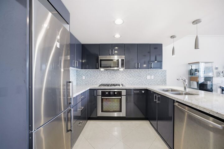 Property Photo: 133 E Esplanade 708 BC V7L 1A1