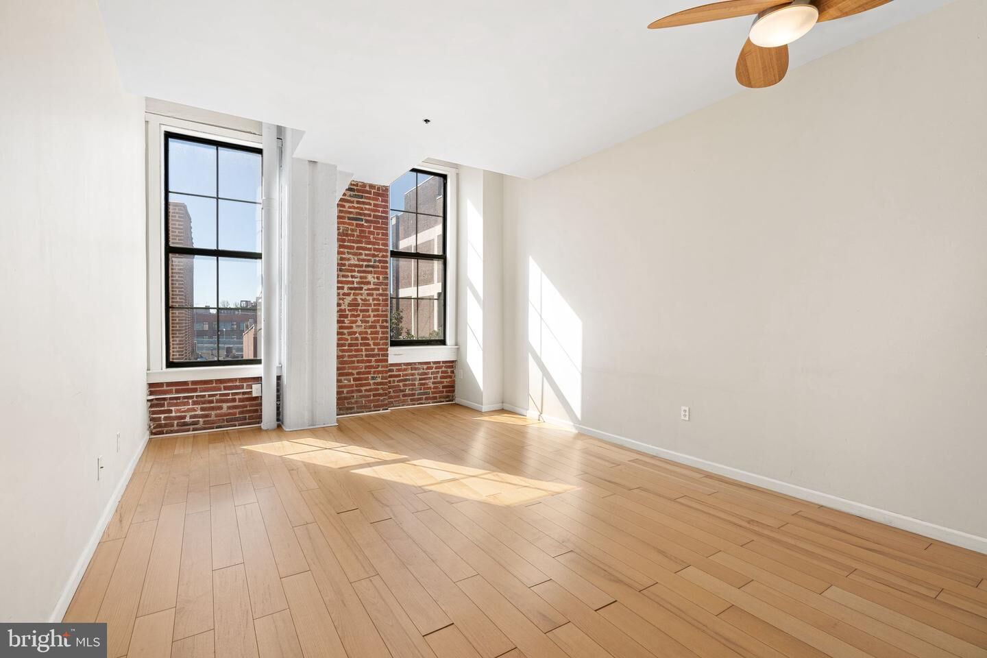 Property Photo: 315 New Street 503 PA 19106