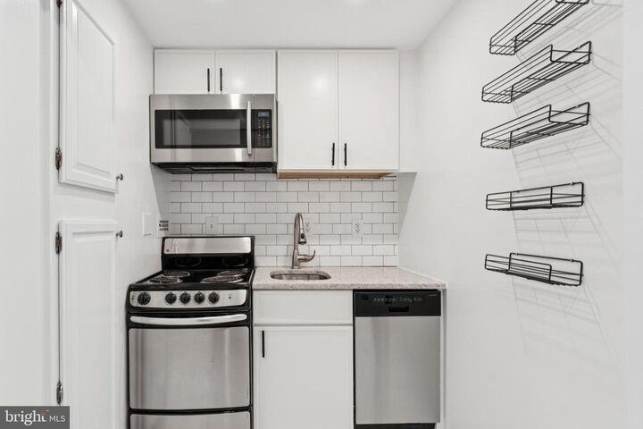 Property Photo: 1718 Corcoran Street NW 23 DC 20009