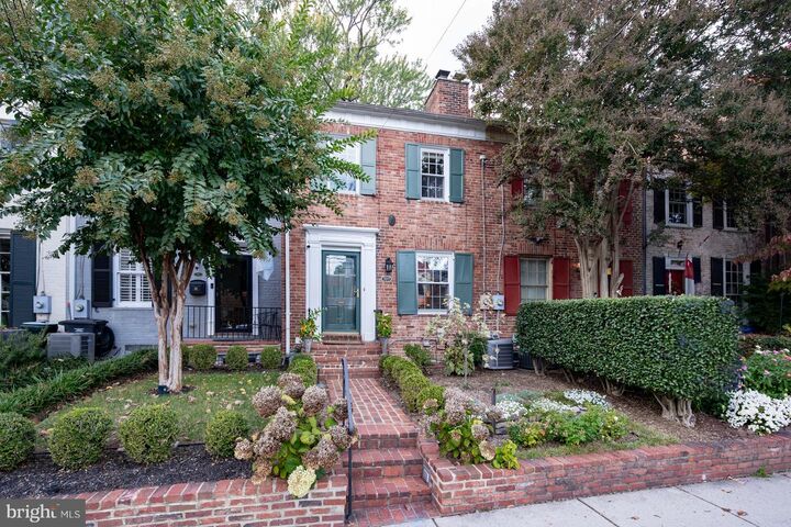 Property Photo: 707 S Royal Street VA 22314