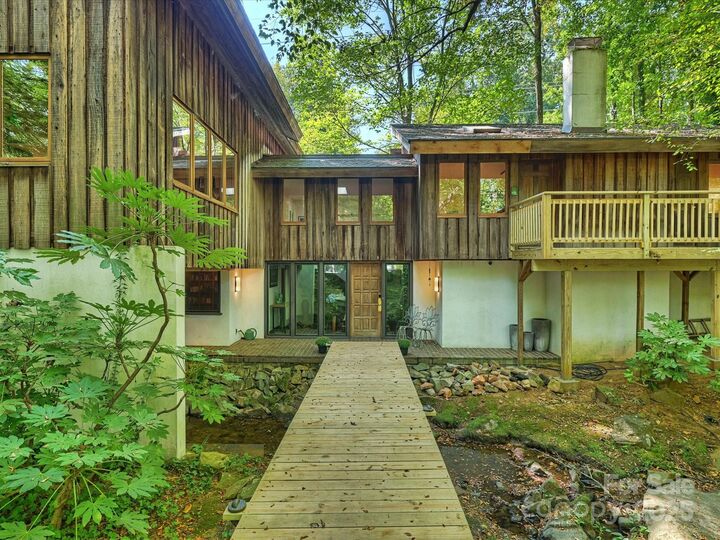 Property Photo:  5624 Glenkirk Road  NC 28210 