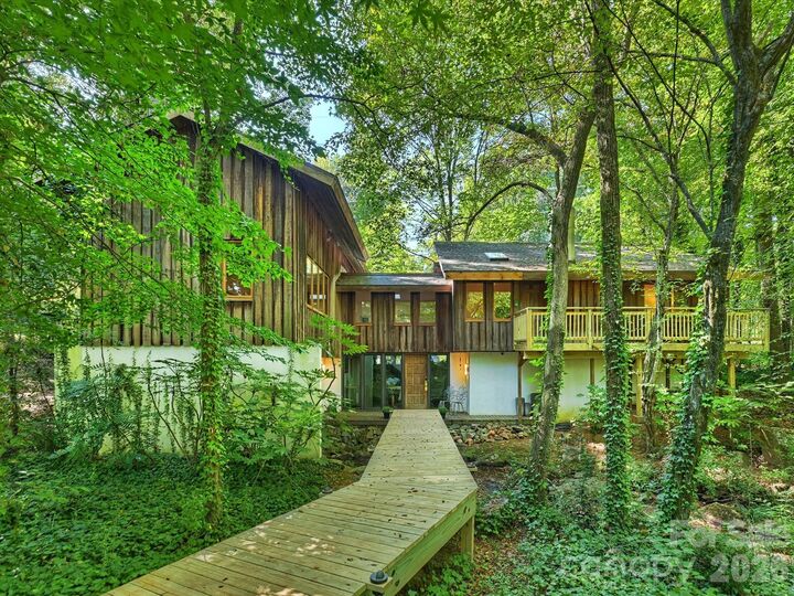 Property Photo:  5624 Glenkirk Road  NC 28210 