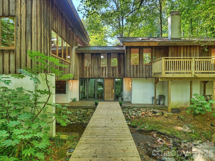 Property Photo: 5624 Glenkirk Road NC 28210