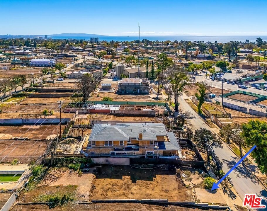 Property Photo: 934 Embury St CA 90272