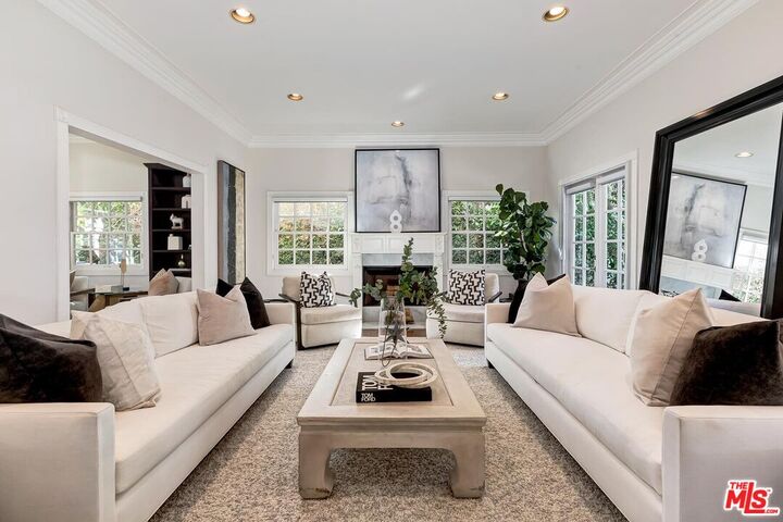 Property Photo:  547 Loring Ave  CA 90024 