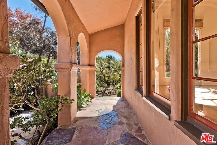 Property Photo: 10337 Dunleer Dr CA 90064