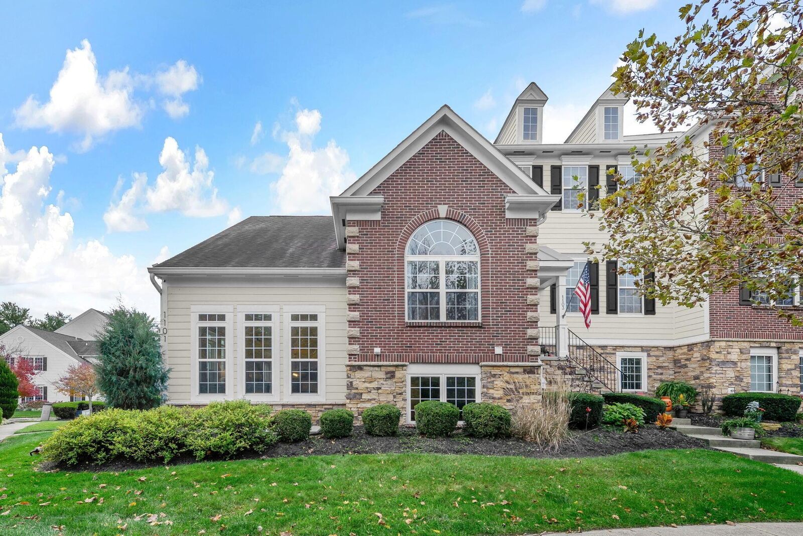 Property Photo:  1101 Bluffway Drive  OH 43235 