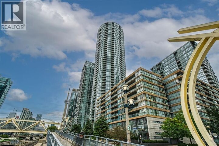 Property Photo:  15 Iceboat Terrace 1205  ON M5V 4A5 