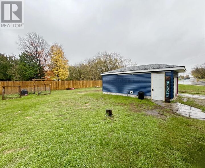 Photo de la propriété:  505 King'S Highway  ON P9A 2S9