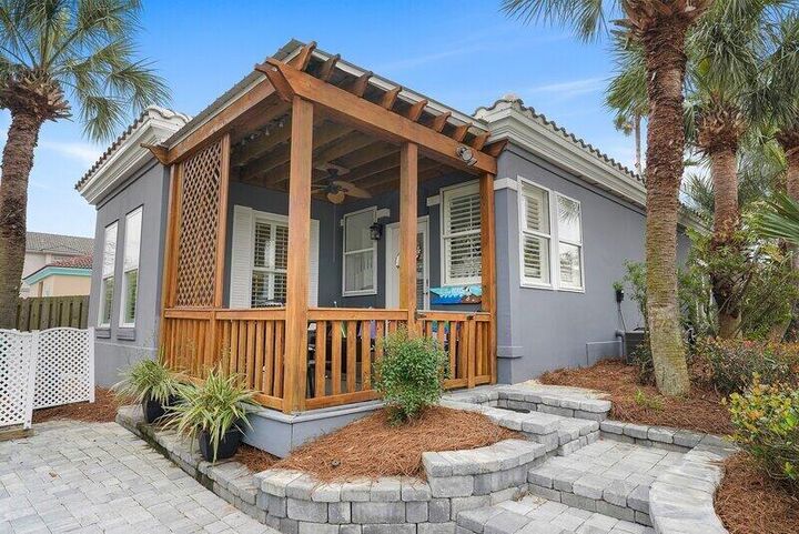 Property Photo: 4761 Calatrava Court FL 32541