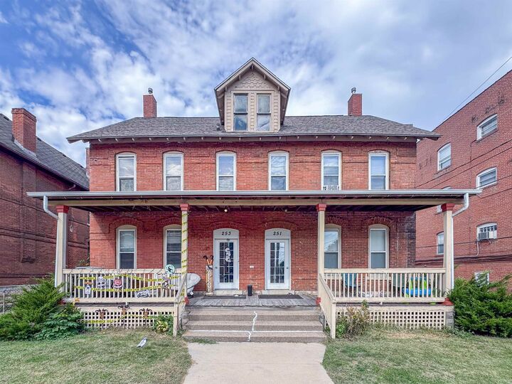 251 W 17th Street 253 West 17th St  Dubuque IA 52001 photo