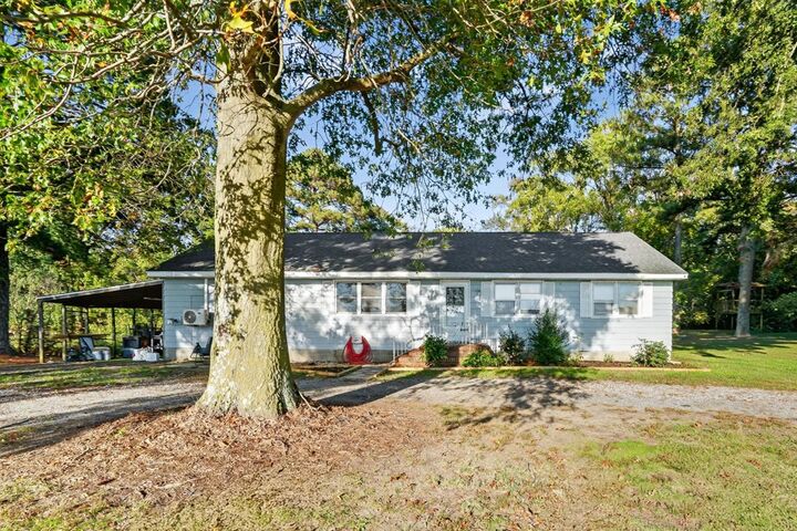 Property Photo: 25231 Dennis Dr VA 23421