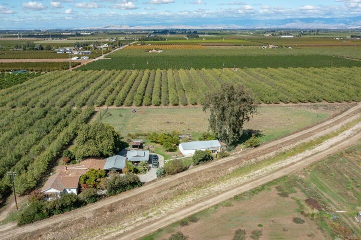 Property Photo:  10532 E North Avenue  CA 93657 
