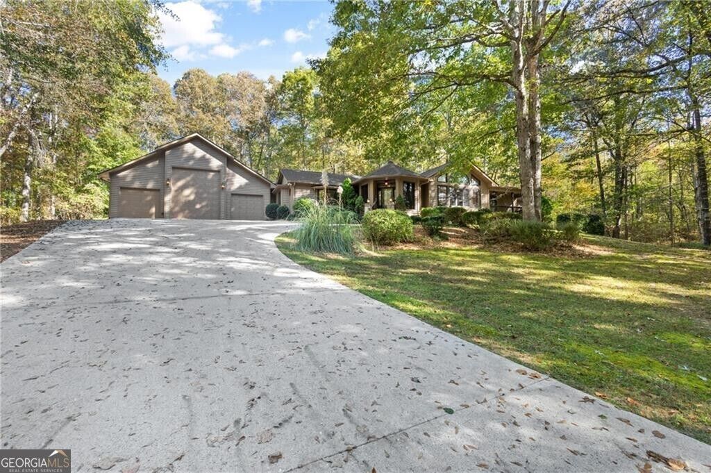 Property Photo:  6985 Spout Springs Road  GA 30542 
