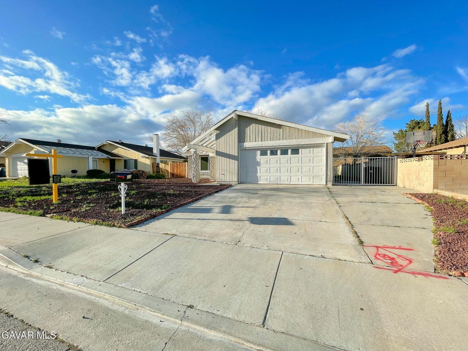 Property Photo:  823 E Kildare Street  CA 93535 