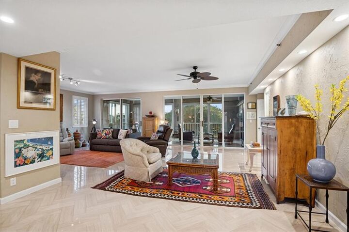 Property Photo: 4112 W Palm Aire Dr 124A FL 33069