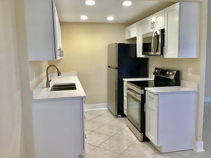 Property Photo: 3032 Exeter B 3032 FL 33434