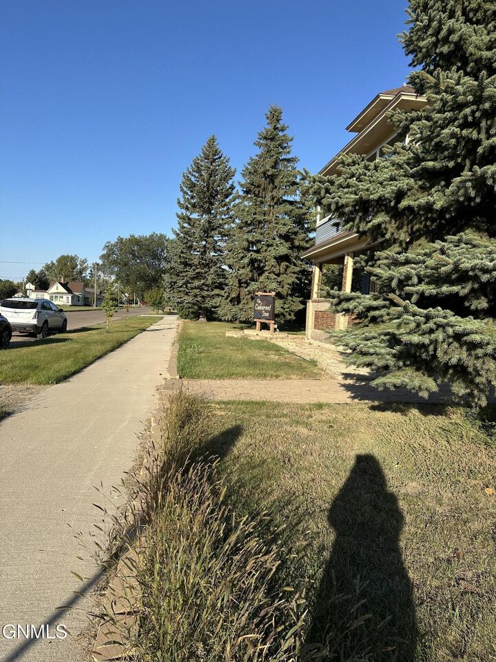 Property Photo: 137 Third Avenue NE ND 58540